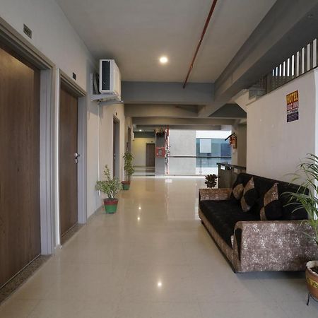 Hotel Ggc Inn อาเมดาบัด ภายนอก รูปภาพ