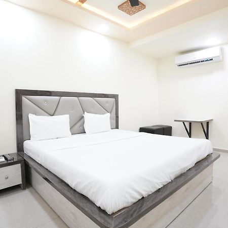 Hotel Ggc Inn อาเมดาบัด ภายนอก รูปภาพ