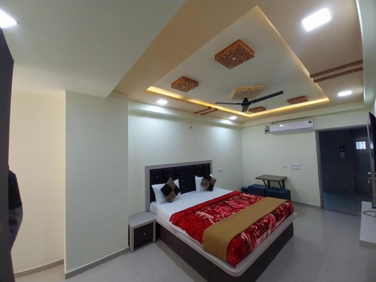 Hotel Ggc Inn อาเมดาบัด ภายนอก รูปภาพ