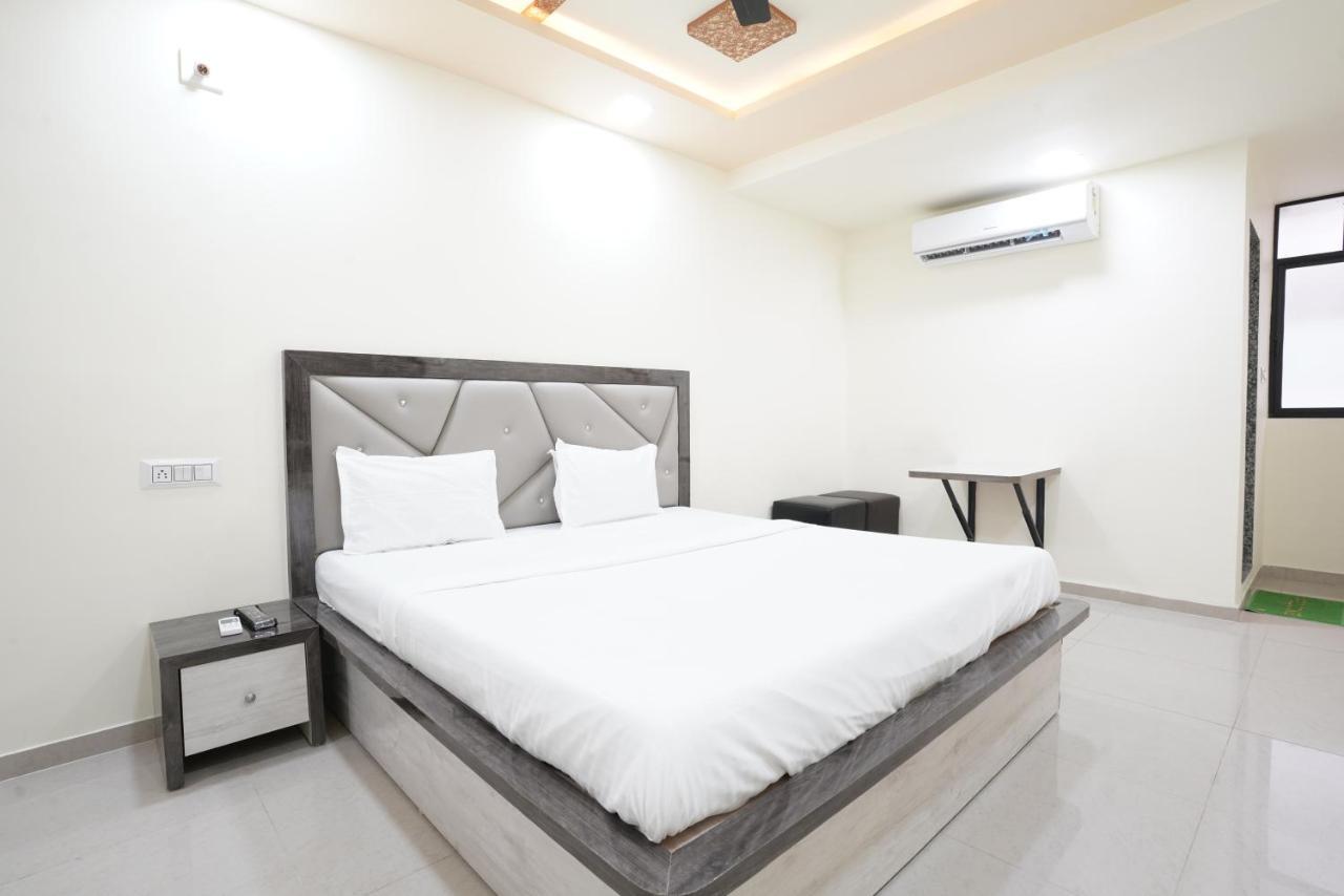 Hotel Ggc Inn อาเมดาบัด ภายนอก รูปภาพ