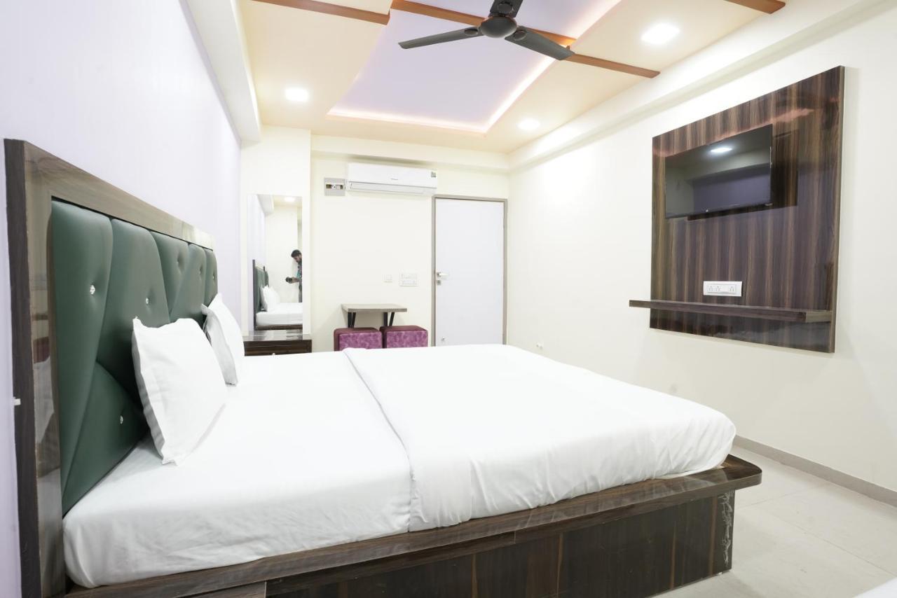 Hotel Ggc Inn อาเมดาบัด ภายนอก รูปภาพ